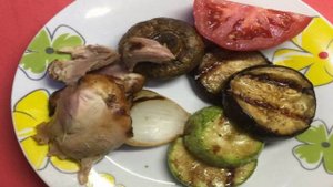 Лаваш с гриль овощами, сметанным соусом и курицей