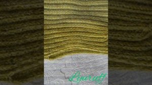 Жилет-погон спицами.