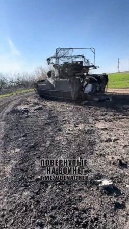 Уничтоженные украинский бронеавтомобиль Козак-2 и американская БМП М2А2 ODS-SA Bradley