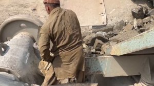 Строительство, дробление щебёнки