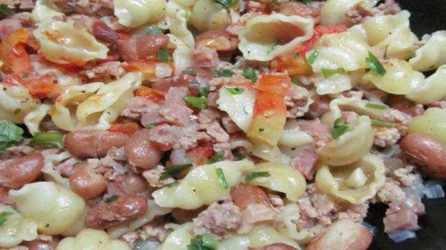 Макароны с фаршем и фасолью