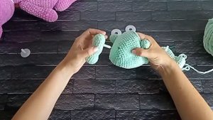 Соединение деталей игрушки с помощью пластиковых суставов