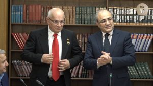 Золотая медаль РАУ—Карену Маркаряну