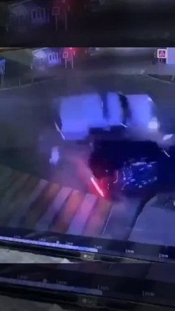 В Новошахтинске полицейский УАЗ снес «Hyundai Accent» и перевернулся