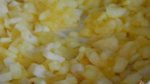 Блинчики с карамельными яблоками и безе