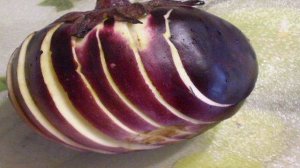 Гармошка из круглых баклажанов