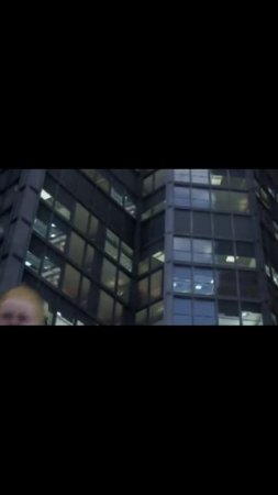 из видео ПАРКУРИСТ, КОТОРЫЙ УПАЛ С КРЫШИ #fun #приколы #угар #memes #мем #юмор #дифэйдж (2)