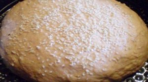 Томатный хлеб с отрубями, семечками подсолнечника и кунжутом