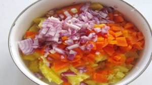 Салат Оливье с красным луком