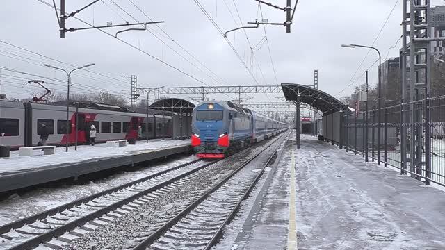 Электровоз ЭП2К-501 (ТЧЭ-8) со скоростным фирменным поездом "Аврора" №744У Москва - Санкт-Петербург.