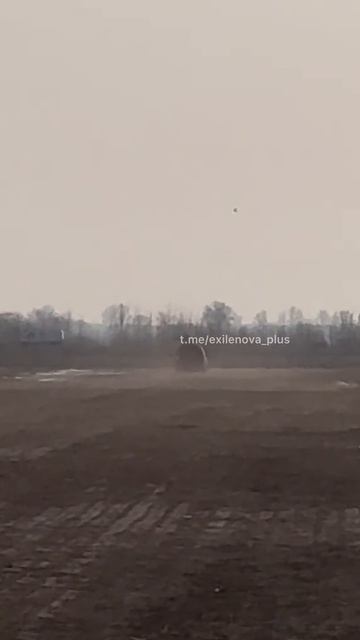 Момент запуска с пикапа украинского дрона-камикадзе, схожего по компоновке и внешнему виду с рос...