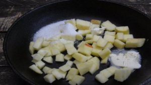 Блинчики с начинкой из творога и тушеного яблока