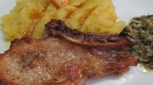 Котлеты на косточке с соусом