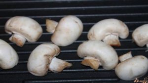 Багетные гренки с грибами гриль и помидорами черри