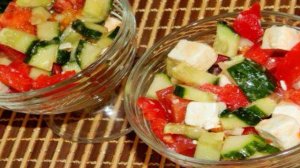 Овощной салат с брынзой и оливковым маслом