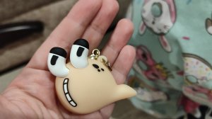 играем в детские брелки с английскими буквами алфавит лор, alphabet lore