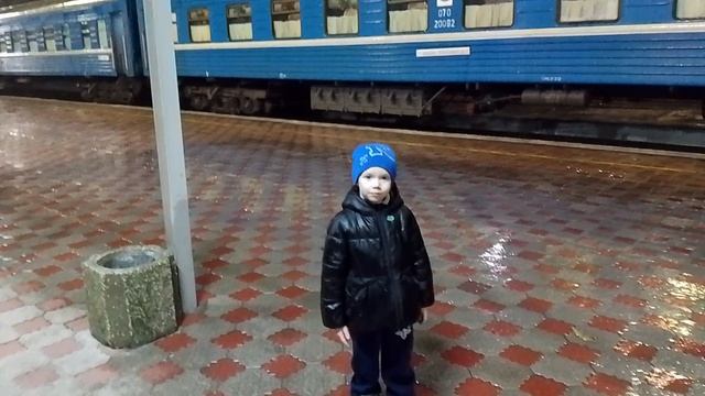 Бишкек Кыргызстан Железнодорожный вокзал, перон, поезд