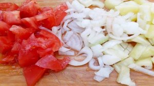 Веер из баклажана с моцареллой и помидорами