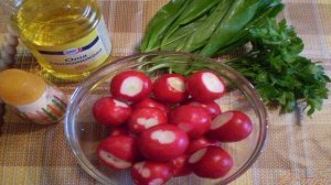 Салат из редиса с петрушкой и черемшой