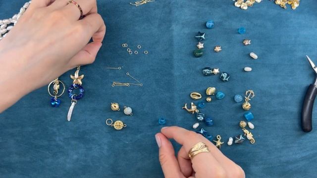 Как собрать браслет и серьги из бусин и фурнитуры/Сборка комплекта "Тайны океана"