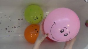 Лопаем шарики Играем в шарики Шарики с сюрпризом Учим цвета