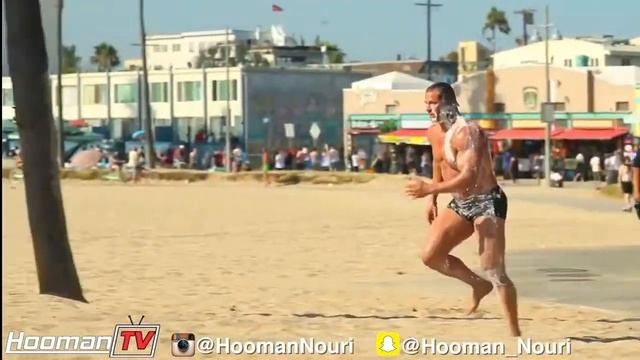 Пранк с шампунем на пляже . смотреть онлайн