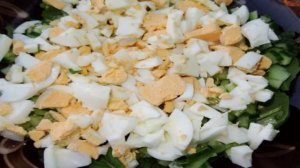 Салат с тунцом и крекерами