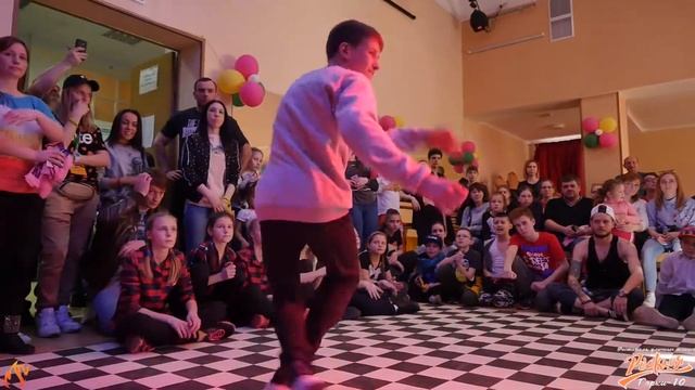 Makarov vs. Дивэй - Final - BREAKING JUNIORS - РЕАКЦИЯ 2017 смотреть онлайн