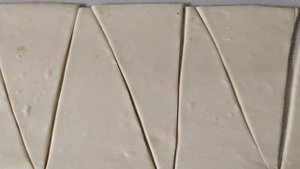 Круассаны с ириской и арахисом