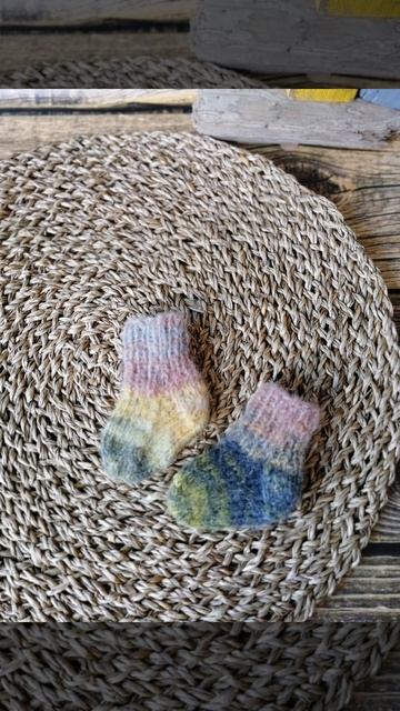 для недоношенных торопыжек #недоношенным #новорожденным #носочки смотреть онлайн