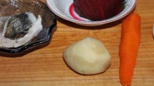 Салат с маринованным толстолобиком и зеленым горошком