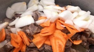 Шурпа из свинины с помидором и зеленью