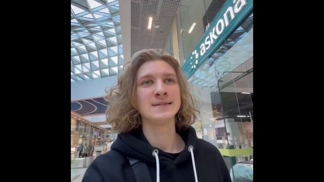 девушка, поцелуй или пощечина