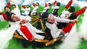 КАРУСЕЛЬ ИЗ ОФИСНЫХ СТУЛЬЕВ И ОГНЕТУШИТЕЛЕЙ