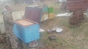 Холодно. Делаю приспособы, собираю рамки. Воскотопка - перетопка рамок в фоновом режиме