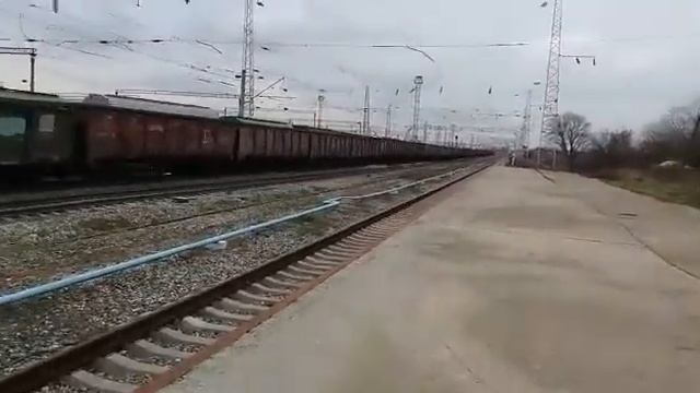 ВЛ80 с грузовым поездом смотреть онлайн