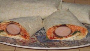 Сосиски в лаваше с сыром и морковью