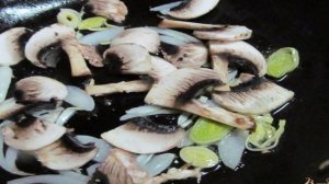 Бутерброд с жаренными грибами и яйцом