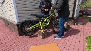 Sur Ron LBX Light BEE Green 2025 - сборка  и первая поездка - 4K