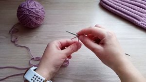Как набрать петли спицами для шапки #шапкабини #какнабратьпетлиспицами #набираемпетли