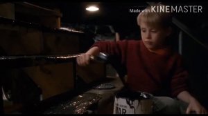 Кевин расставляет ловушки в доме - Один дома (1990)- Момен