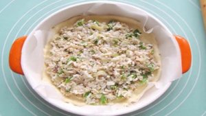 Пирог с рыбными консервами и рисом