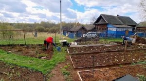 ДОМ В ДЕРЕВНЕ🏡/ГОТОВИМ ГРЯДКИ К ПОСАДКИ/НАЧИНАЮ РЕСТАВРАЦИЮ СТАРОЙ ТУМБОЧКИ/ПРОГУЛКА В МАГАЗИН🤗