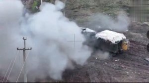 Украинские операторы FPV-дронов уничтожают свою же КМШ М577 и бронированный вездеход BvS 10