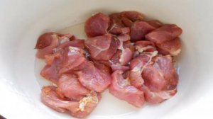 Свинина с томатной пастой и паприкой в мультиварке