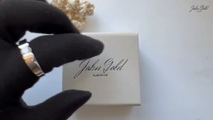 Кольцо из белого золота с бриллиантом "Шанель"