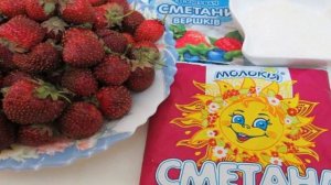 Десерт из клубники и сметаны