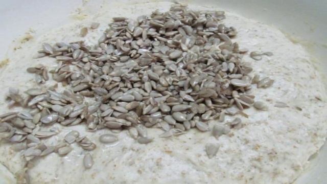 Хлеб с подсолнечными семечками