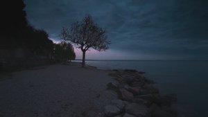 Приятная утренняя прогулка по озеру Гарда, Италия, в формате HDR
