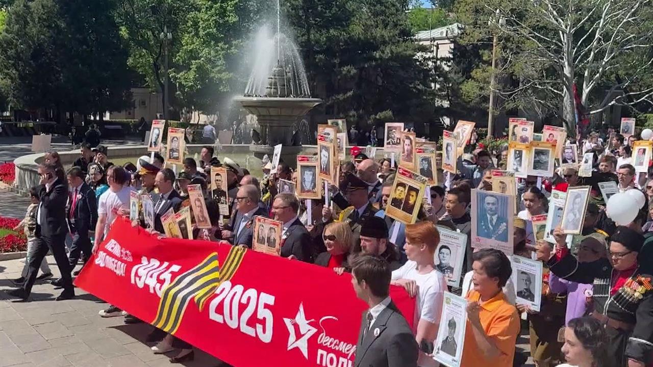 В Пекине в колонне "Бессмертного полка" прошли потомки советских и китайских солдат
